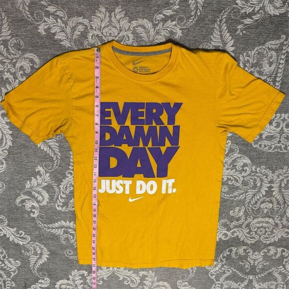 Nike Men's Yellow Graphic Print T-Shirt "Every Damn Day Just Do It" M - Picture 4 of 6